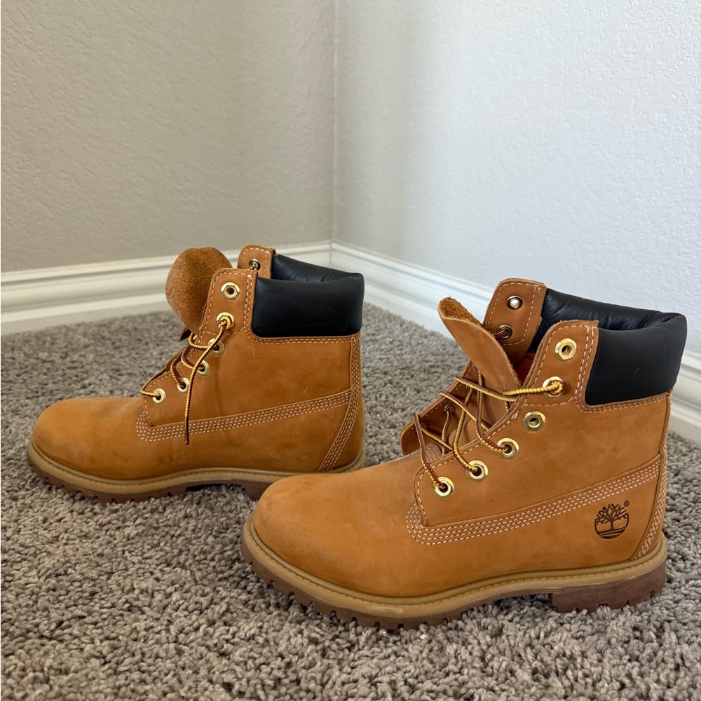 Timberland Classic Brown Boots with Black Collar